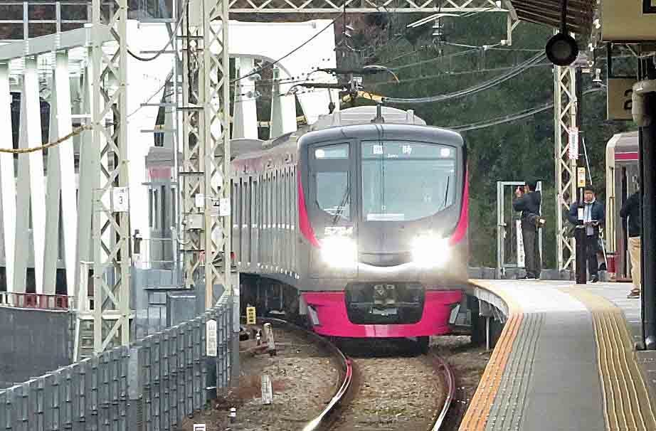 No1038 京王 新宿発下り座席指定列車「冬の高尾山ハイキング号
