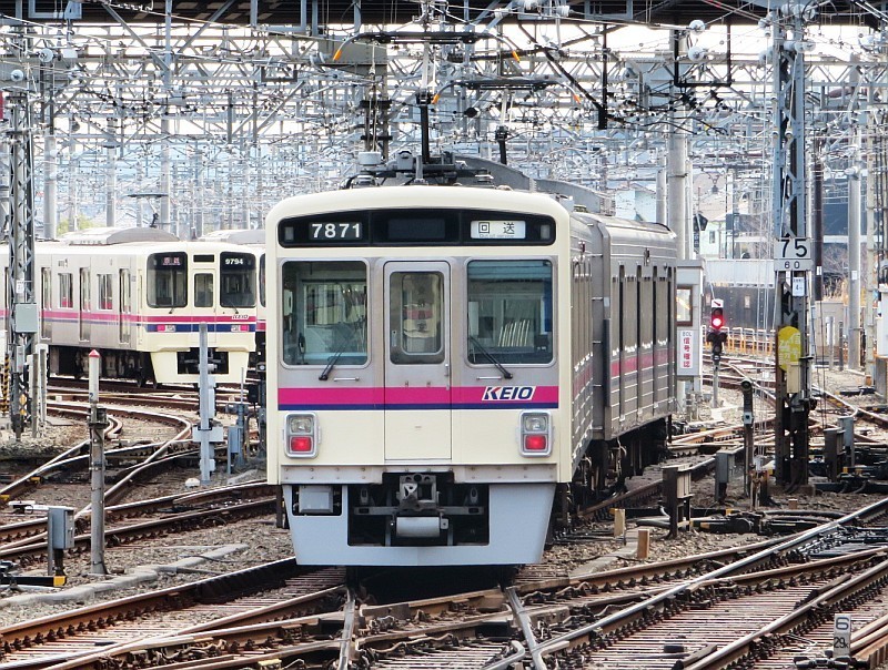 No1099 2019 京王電車スケッチ（1）活躍する7000系2両編成: 京王線