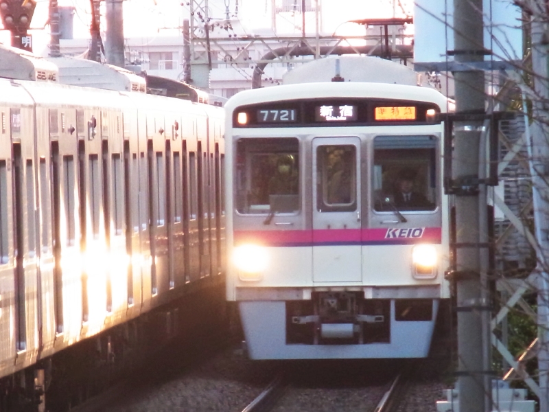 Amazon.co.jp: 京王の電車バス 開業100周年記念 マフラータオル