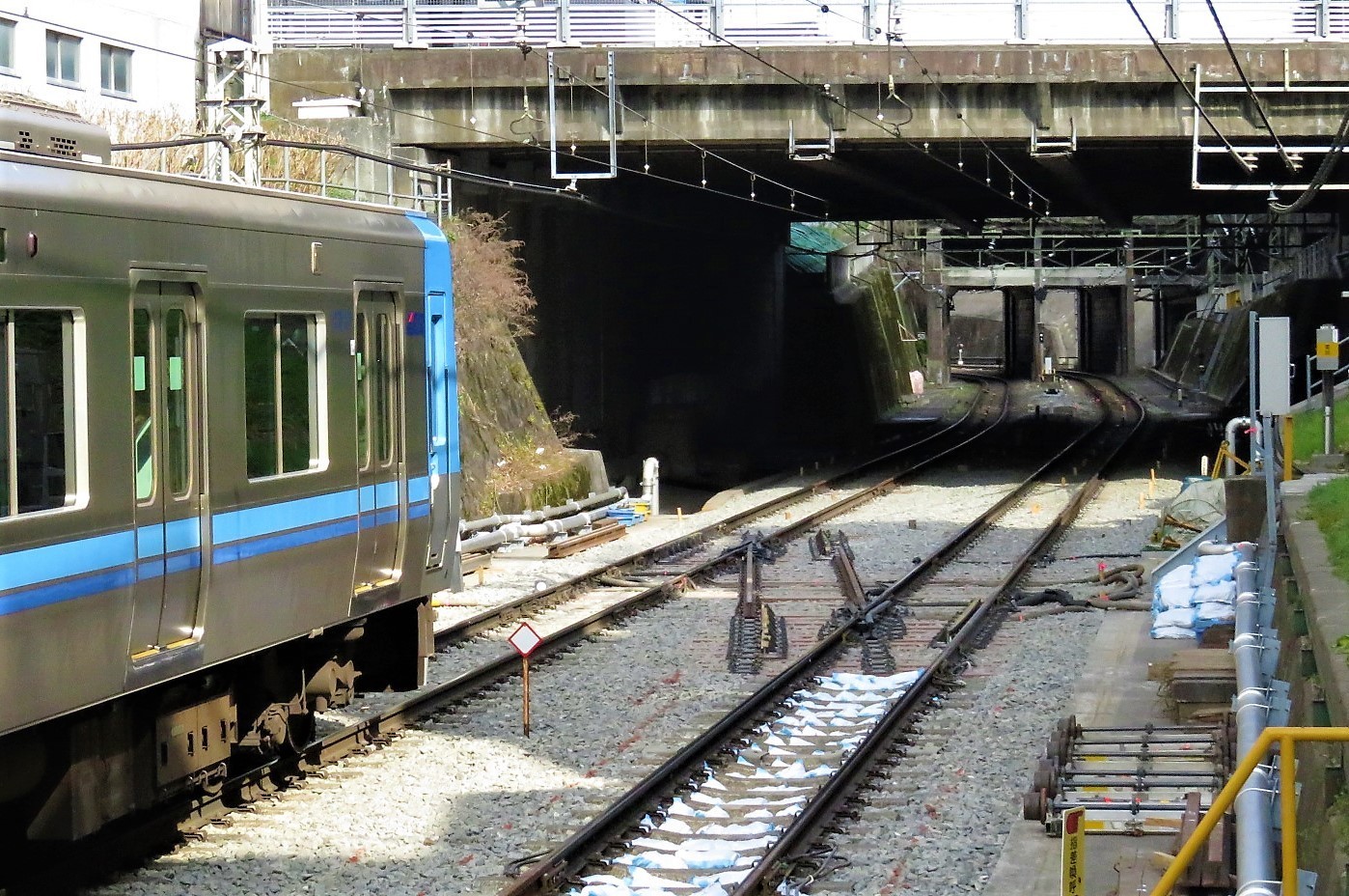 No876 井の頭線明大前駅 上下線に渡り線新設へ 京王線 井の頭線 応援歌